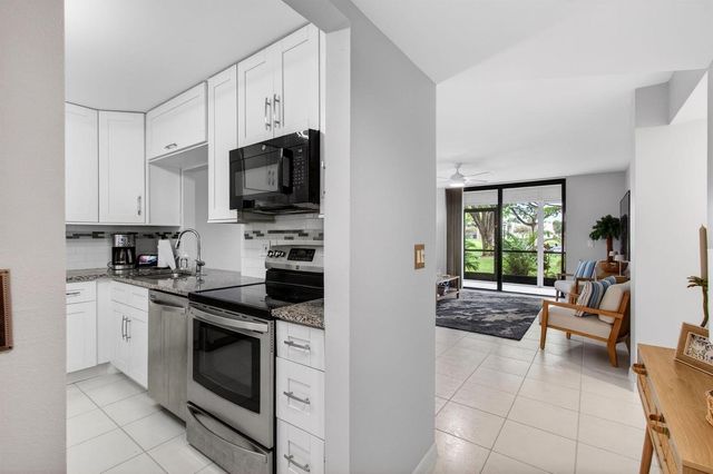 5280 Las Verdes Circle 112, Delray Beach, FL 33484
