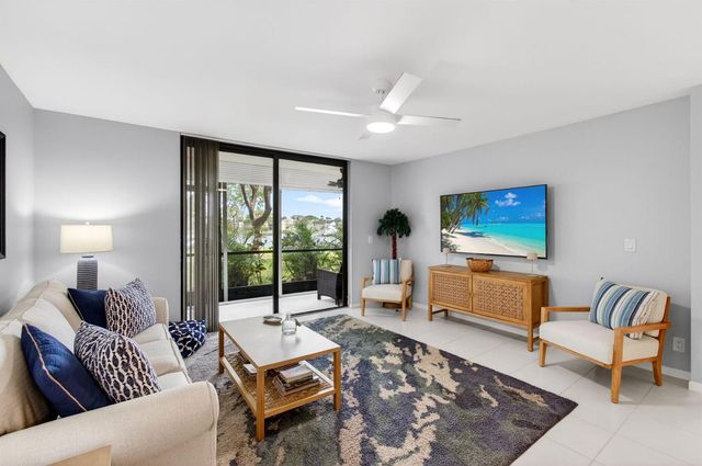 5280 Las Verdes Circle 112, Delray Beach, FL 33484