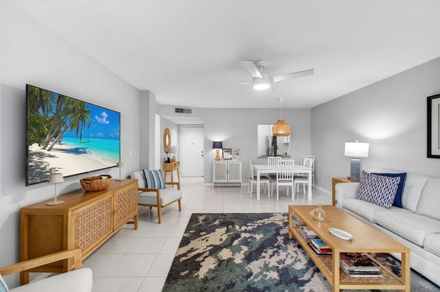 5280 Las Verdes Circle 112, Delray Beach, FL 33484