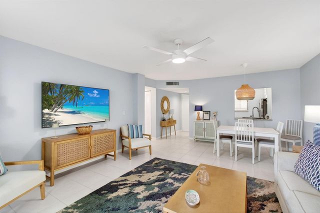 5280 Las Verdes Circle 112, Delray Beach, FL 33484