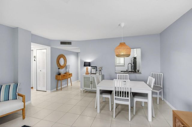 5280 Las Verdes Circle 112, Delray Beach, FL 33484