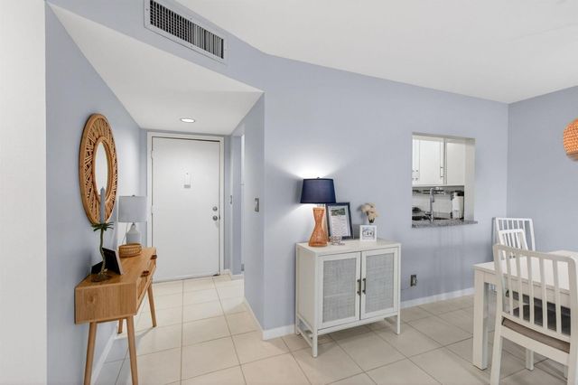 5280 Las Verdes Circle 112, Delray Beach, FL 33484