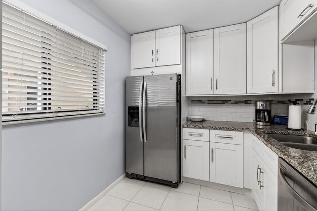 5280 Las Verdes Circle 112, Delray Beach, FL 33484
