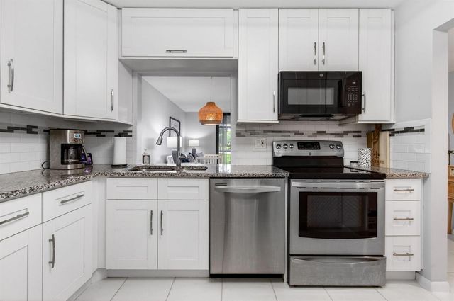5280 Las Verdes Circle 112, Delray Beach, FL 33484
