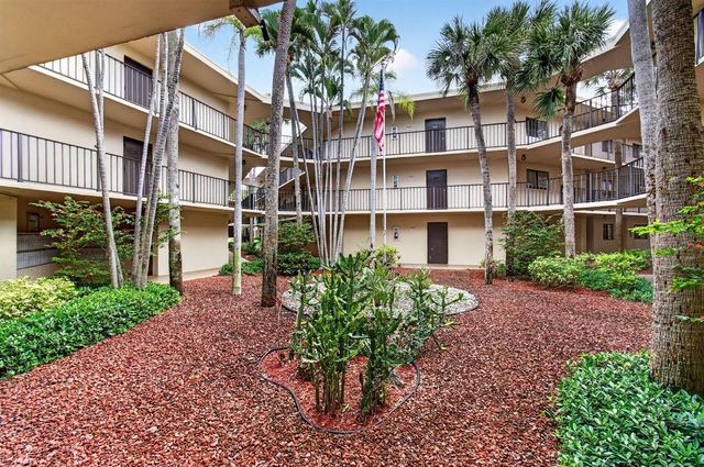 5280 Las Verdes Circle 112, Delray Beach, FL 33484