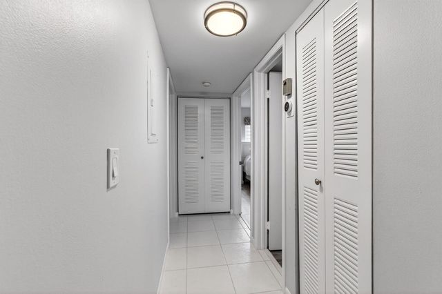 5280 Las Verdes Circle 112, Delray Beach, FL 33484