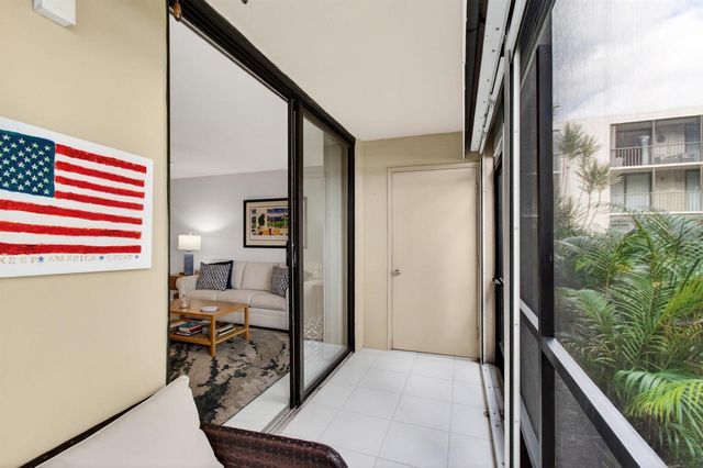 5280 Las Verdes Circle 112, Delray Beach, FL 33484