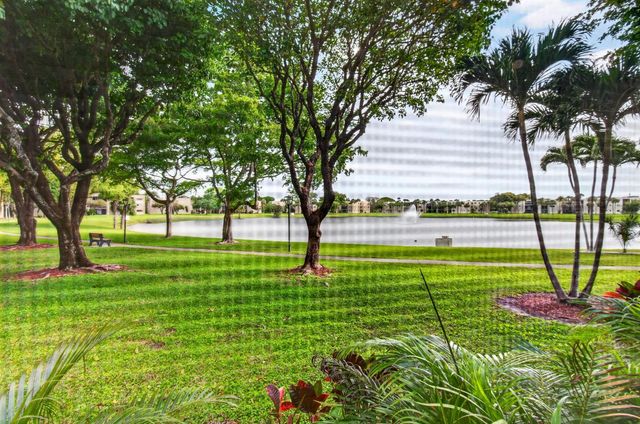 5280 Las Verdes Circle 112, Delray Beach, FL 33484