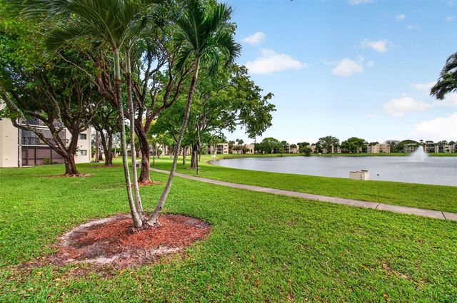 5280 Las Verdes Circle 112, Delray Beach, FL 33484