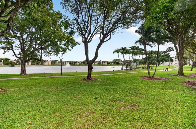 5280 Las Verdes Circle 112, Delray Beach, FL 33484