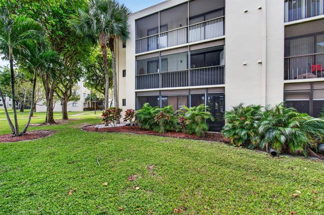 5280 Las Verdes Circle 112, Delray Beach, FL 33484