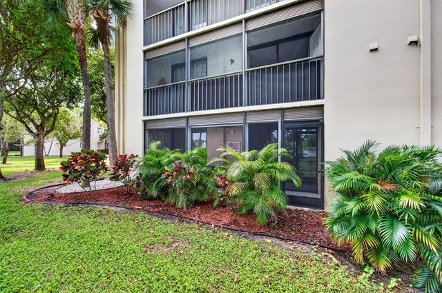 5280 Las Verdes Circle 112, Delray Beach, FL 33484