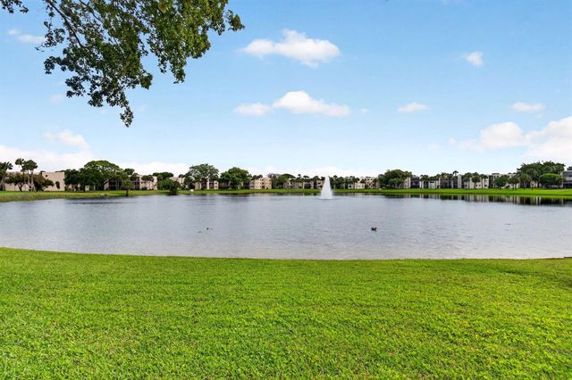 5280 Las Verdes Circle 112, Delray Beach, FL 33484