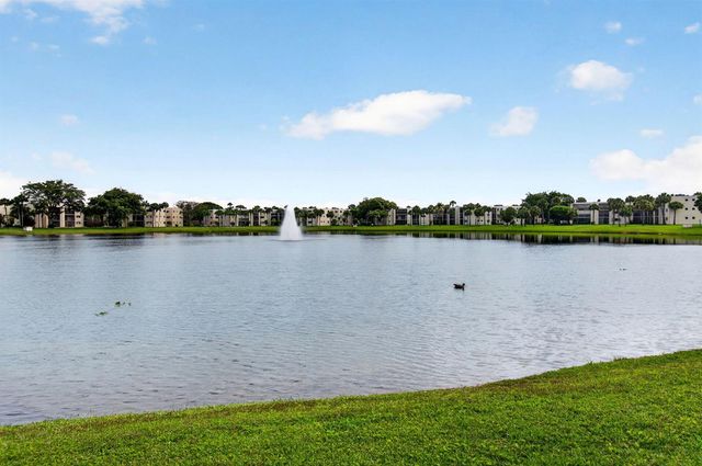 5280 Las Verdes Circle 112, Delray Beach, FL 33484