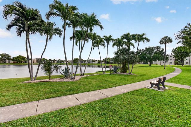 5280 Las Verdes Circle 112, Delray Beach, FL 33484