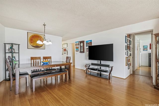 469 Ena Road 2703, Honolulu, HI 96815