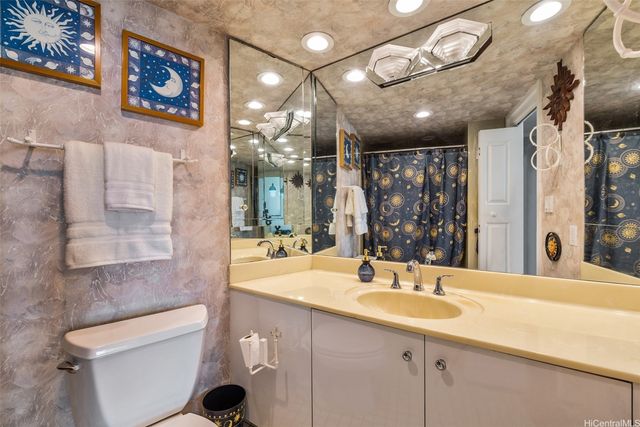 469 Ena Road 2703, Honolulu, HI 96815