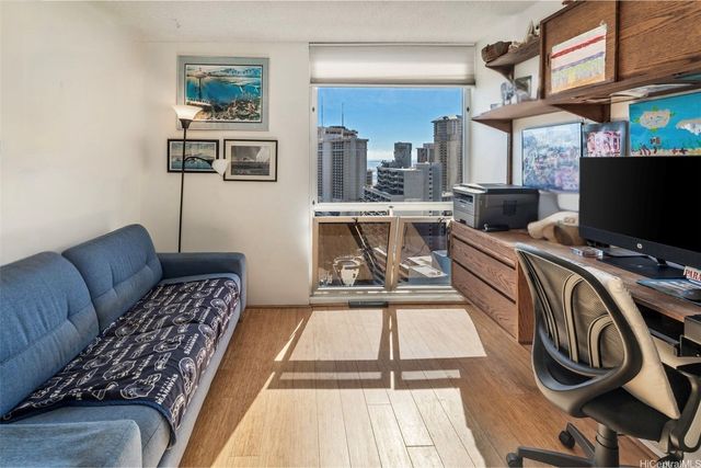 469 Ena Road 2703, Honolulu, HI 96815