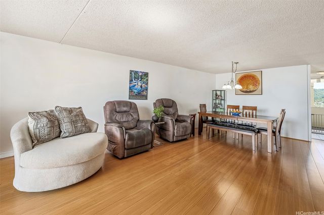 469 Ena Road 2703, Honolulu, HI 96815