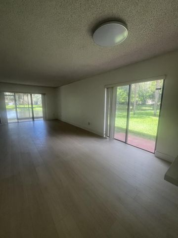 235 Lakeview Drive 104, Weston, FL 33326