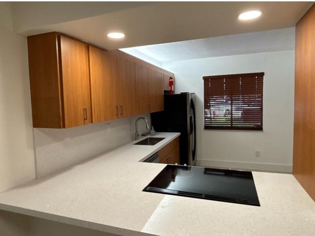 235 Lakeview Drive 104, Weston, FL 33326