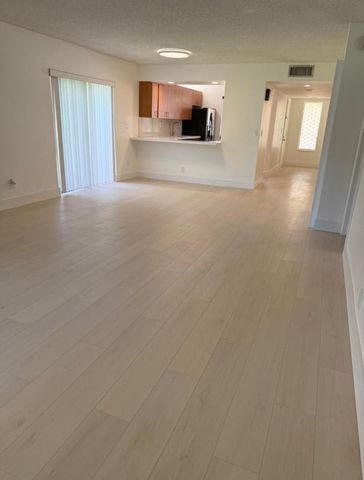 235 Lakeview Drive 104, Weston, FL 33326