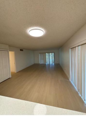 235 Lakeview Drive 104, Weston, FL 33326