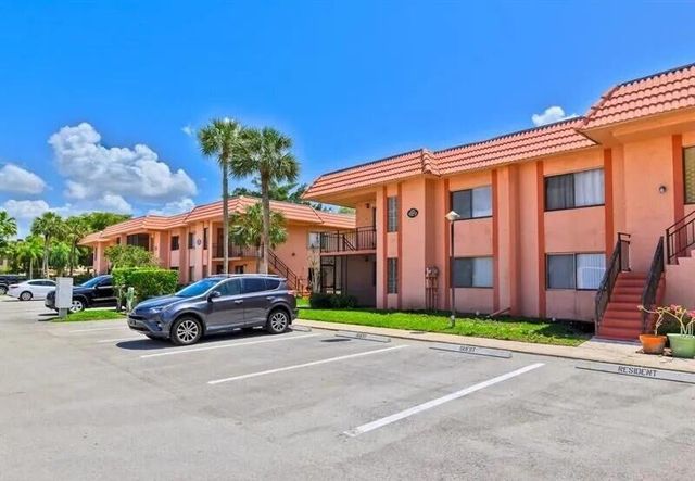 235 Lakeview Drive 104, Weston, FL 33326