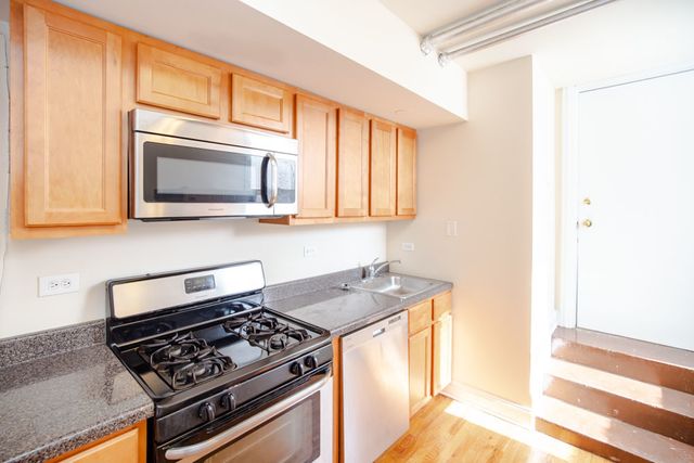 5425 W Montrose Avenue NB, Chicago, IL 60641