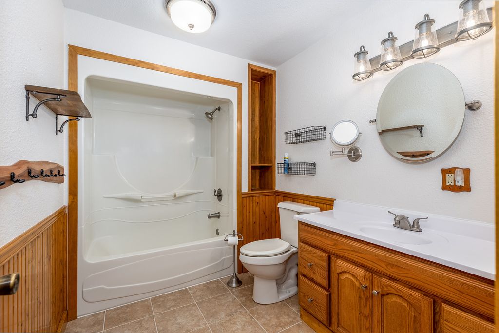 Image 13 of property listing at 1522 E State Route 71, Ottawa, IL 61350