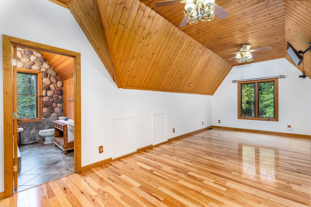 Image 15 of property listing at 1522 E State Route 71, Ottawa, IL 61350