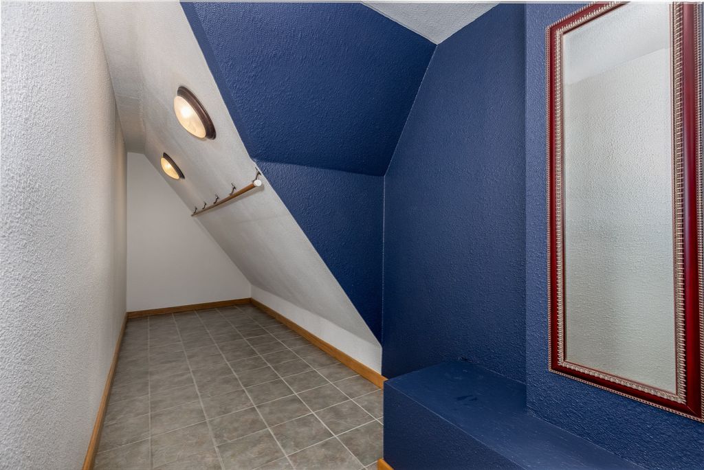 Image 19 of property listing at 1522 E State Route 71, Ottawa, IL 61350