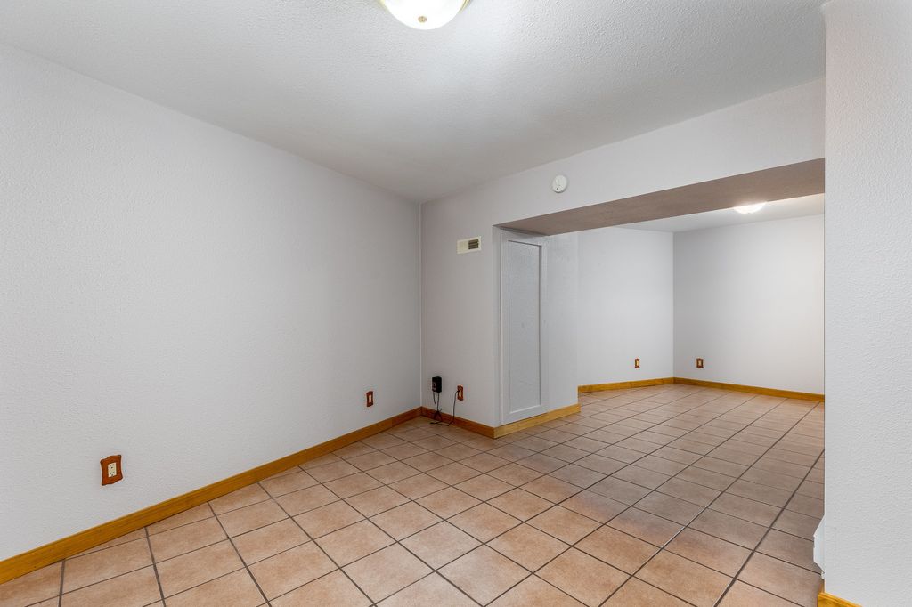 Image 20 of property listing at 1522 E State Route 71, Ottawa, IL 61350