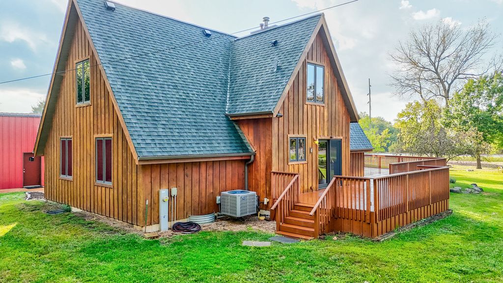 Image 26 of property listing at 1522 E State Route 71, Ottawa, IL 61350