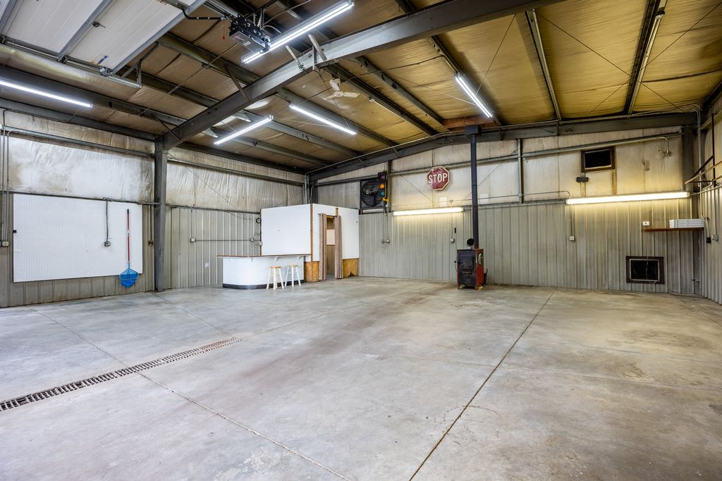 Image 29 of property listing at 1522 E State Route 71, Ottawa, IL 61350