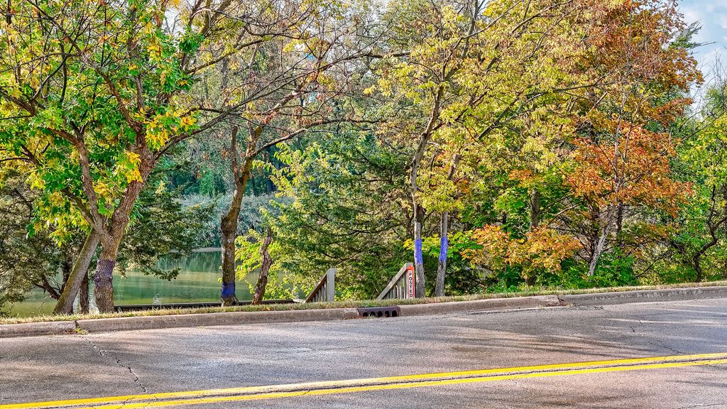 Image 34 of property listing at 1522 E State Route 71, Ottawa, IL 61350