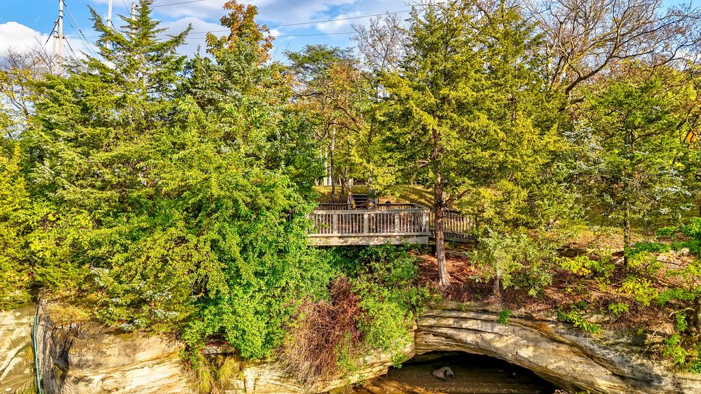 Image 35 of property listing at 1522 E State Route 71, Ottawa, IL 61350