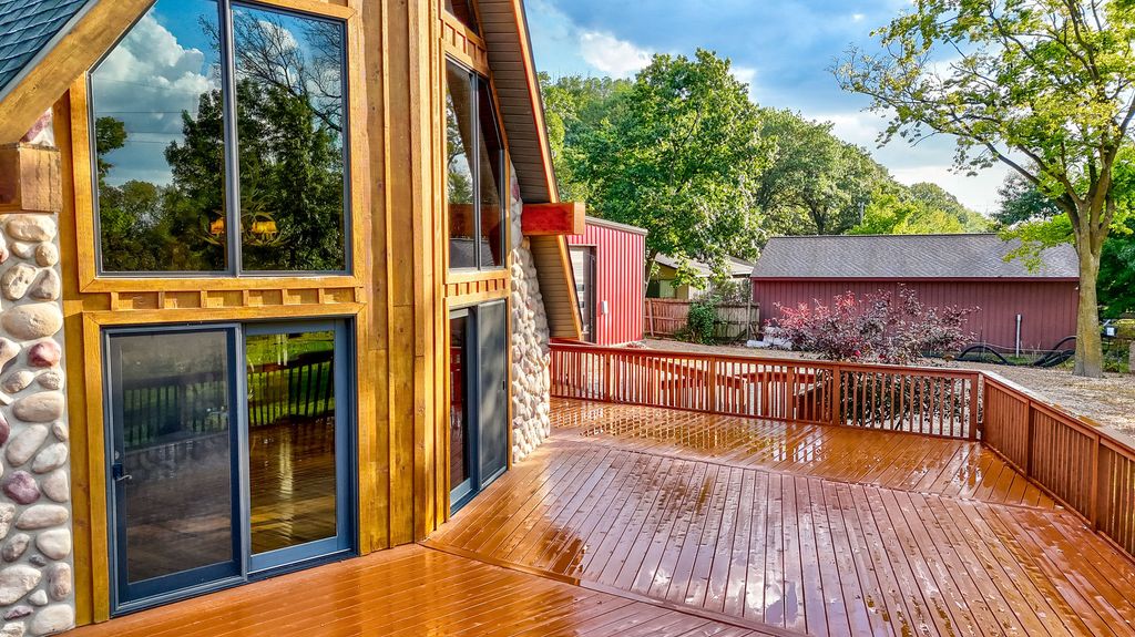 Image 5 of property listing at 1522 E State Route 71, Ottawa, IL 61350