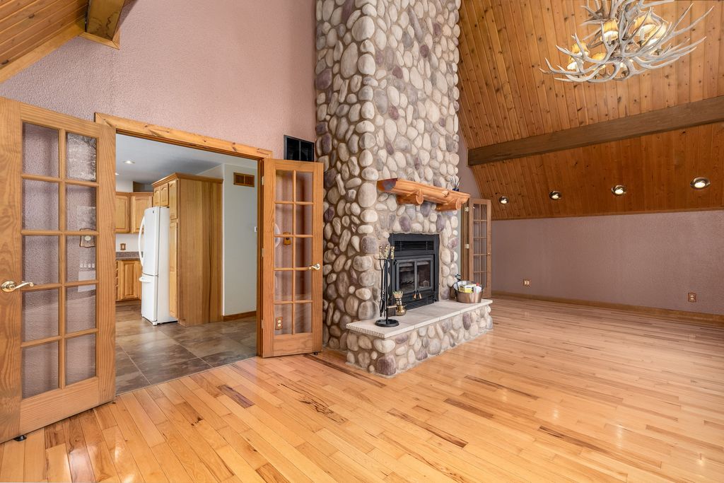 Image 9 of property listing at 1522 E State Route 71, Ottawa, IL 61350