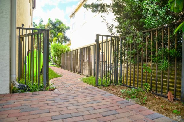 9720 Phipps Lane, Wellington, FL 33414