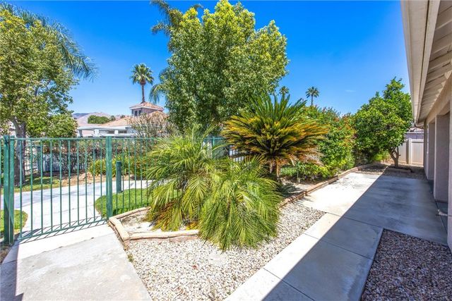 829 Rubi Ct, San Jacinto, CA 92583