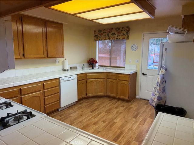 829 Rubi Ct, San Jacinto, CA 92583