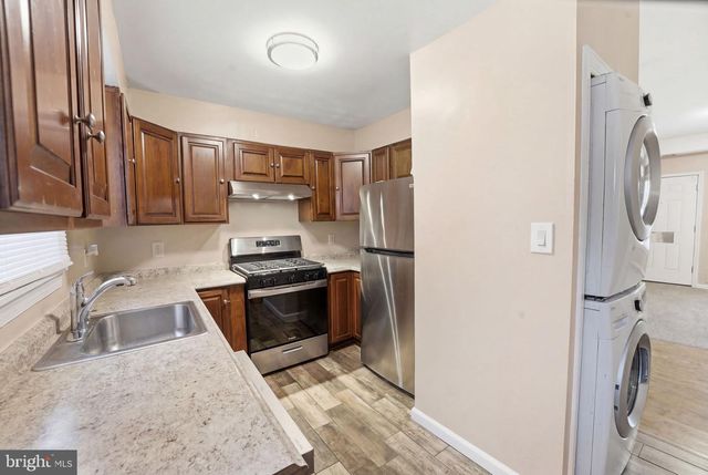 914 SAVANNAH ST SE, Washington, DC 20032