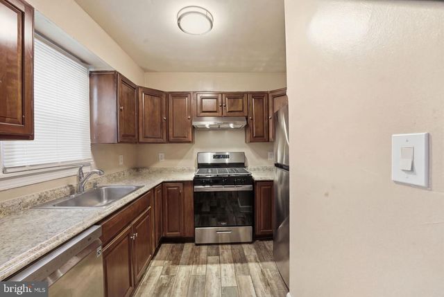 914 SAVANNAH ST SE, Washington, DC 20032