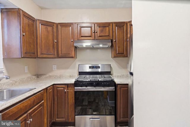 914 SAVANNAH ST SE, Washington, DC 20032