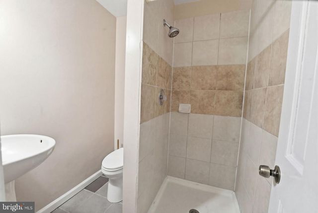 914 SAVANNAH ST SE, Washington, DC 20032