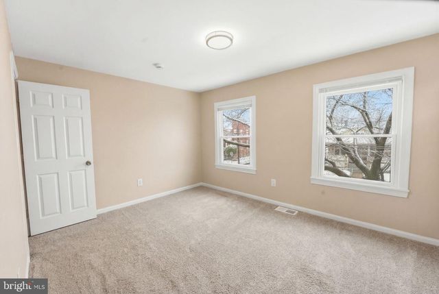 914 SAVANNAH ST SE, Washington, DC 20032