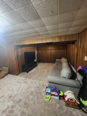 39400 Roslyn Drive, Sterling Heights City, MI 48313