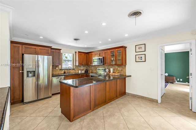 2137 NE 61st Ct, Fort Lauderdale, FL 33308