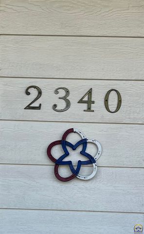 2340 SE Oakwood DR, Topeka, KS 66605